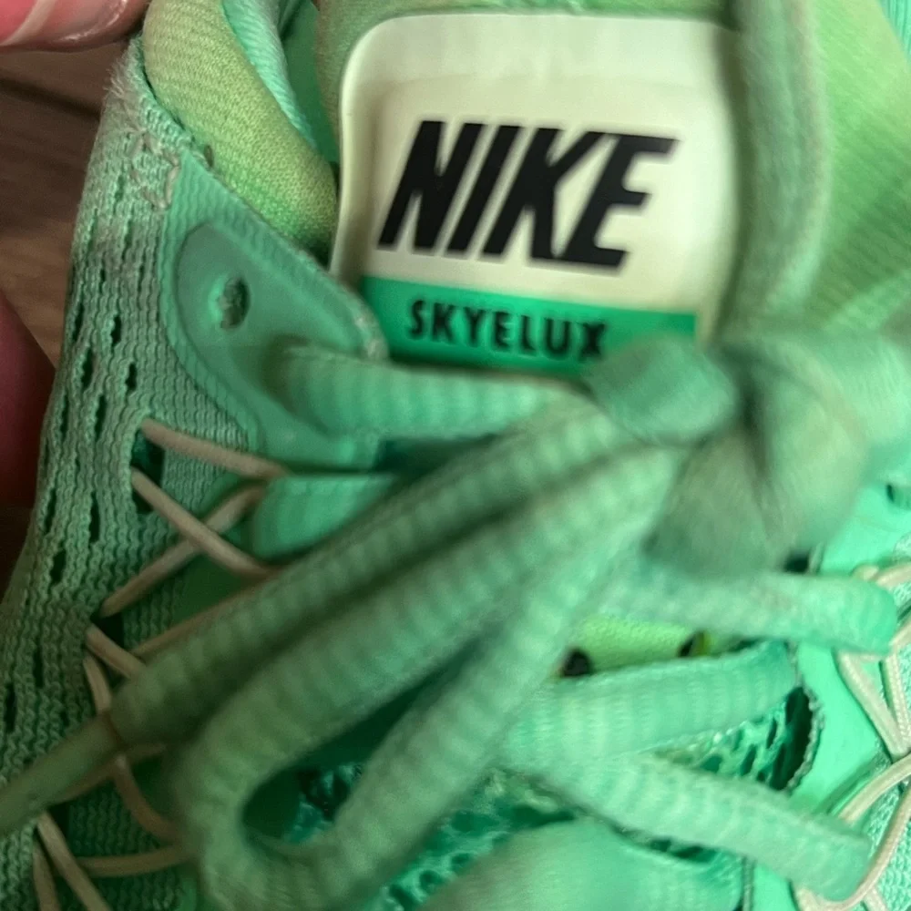 Women's Nike Lunar SkyLux Electro green - Picture 4 of 10